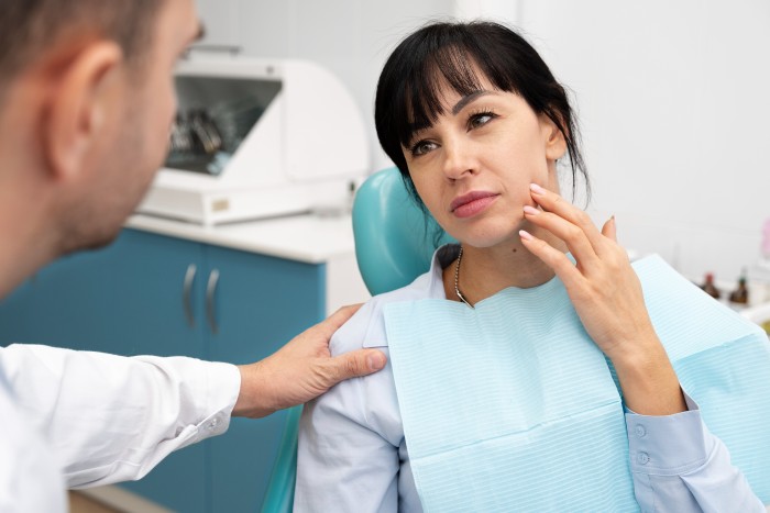 Which Clinic in South Extension Part 1 Offers the Best Noble Active Implants Treatment?